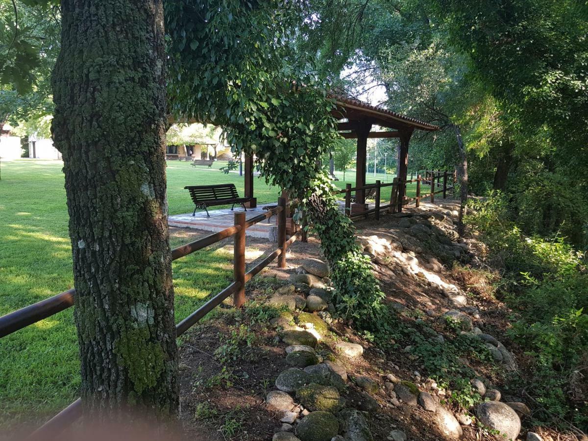 Esencia De Gredos Guest House Ramacastanas Exterior photo